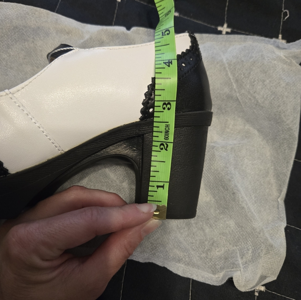 Elegant Black and White Women's Heels - Picture 8 of 8